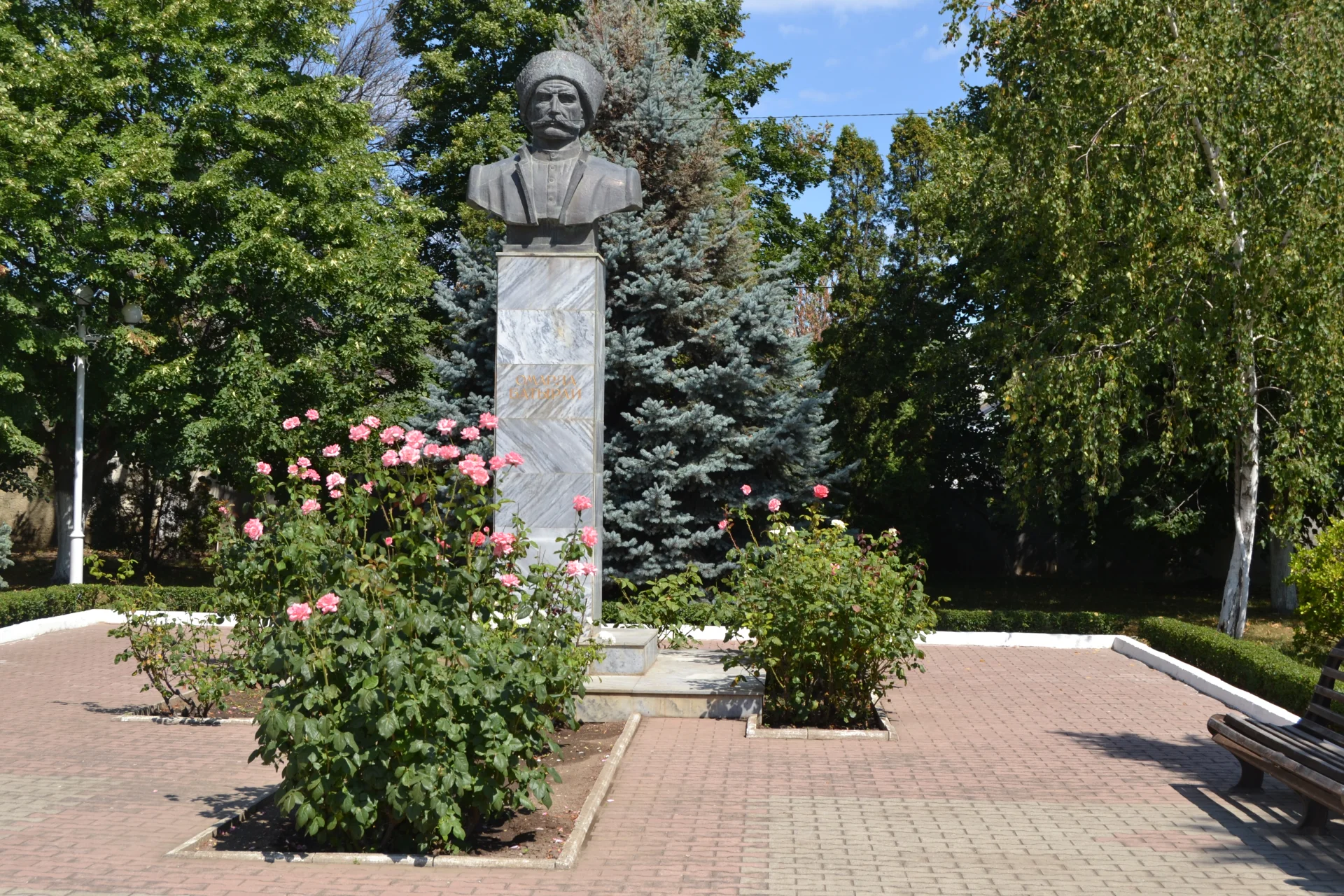 Бюст Омарла Батырай